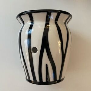 NWOT! Scentsy Zebra Warmer / Aromatherapy / Odor Diffuser